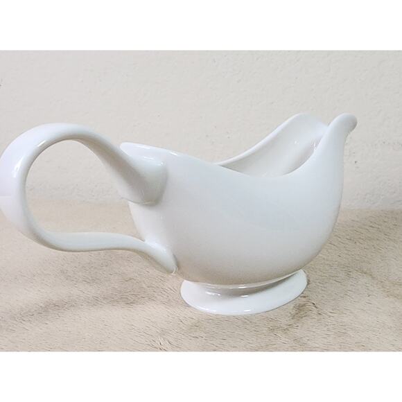 Martha Stewart Gravy Boat Sauceboat Bowl Pitcher White Porcelain Dinnerware - Picture 4 of 11